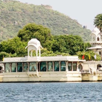 Udaipur Local Sightseeing Tempo Traveller